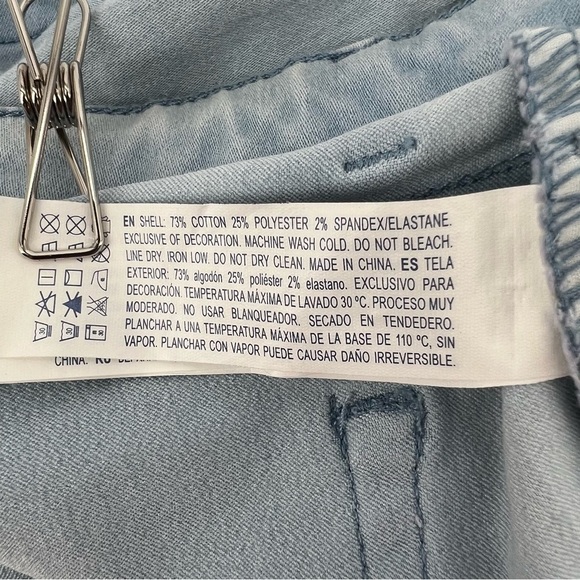 Forever 21 Junior’s Cuffed Hem Jean Shorts Size 27 - Picture 5 of 5